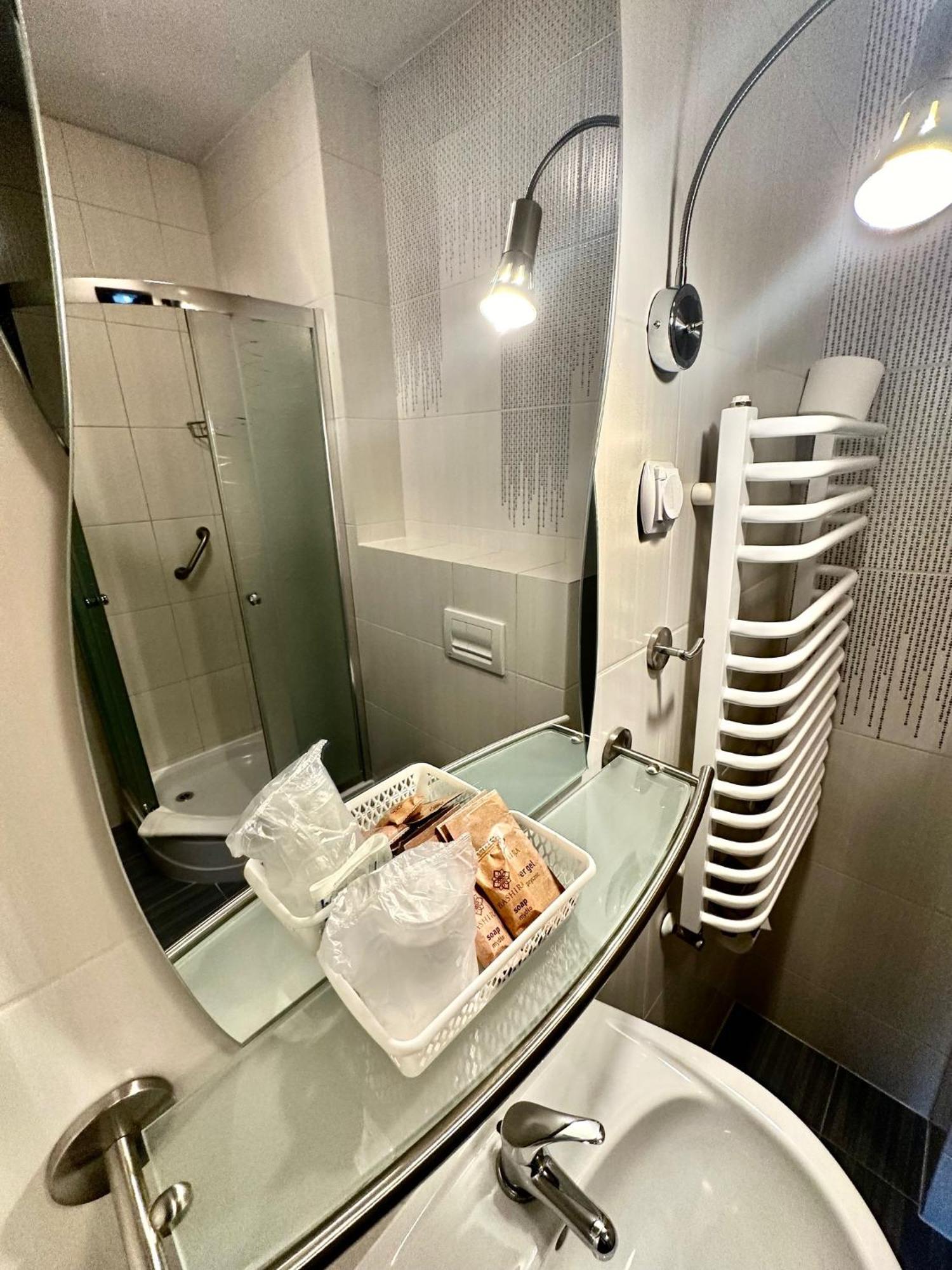 Hotel Pod Debami Ostrów Wielkopolski Εξωτερικό φωτογραφία
