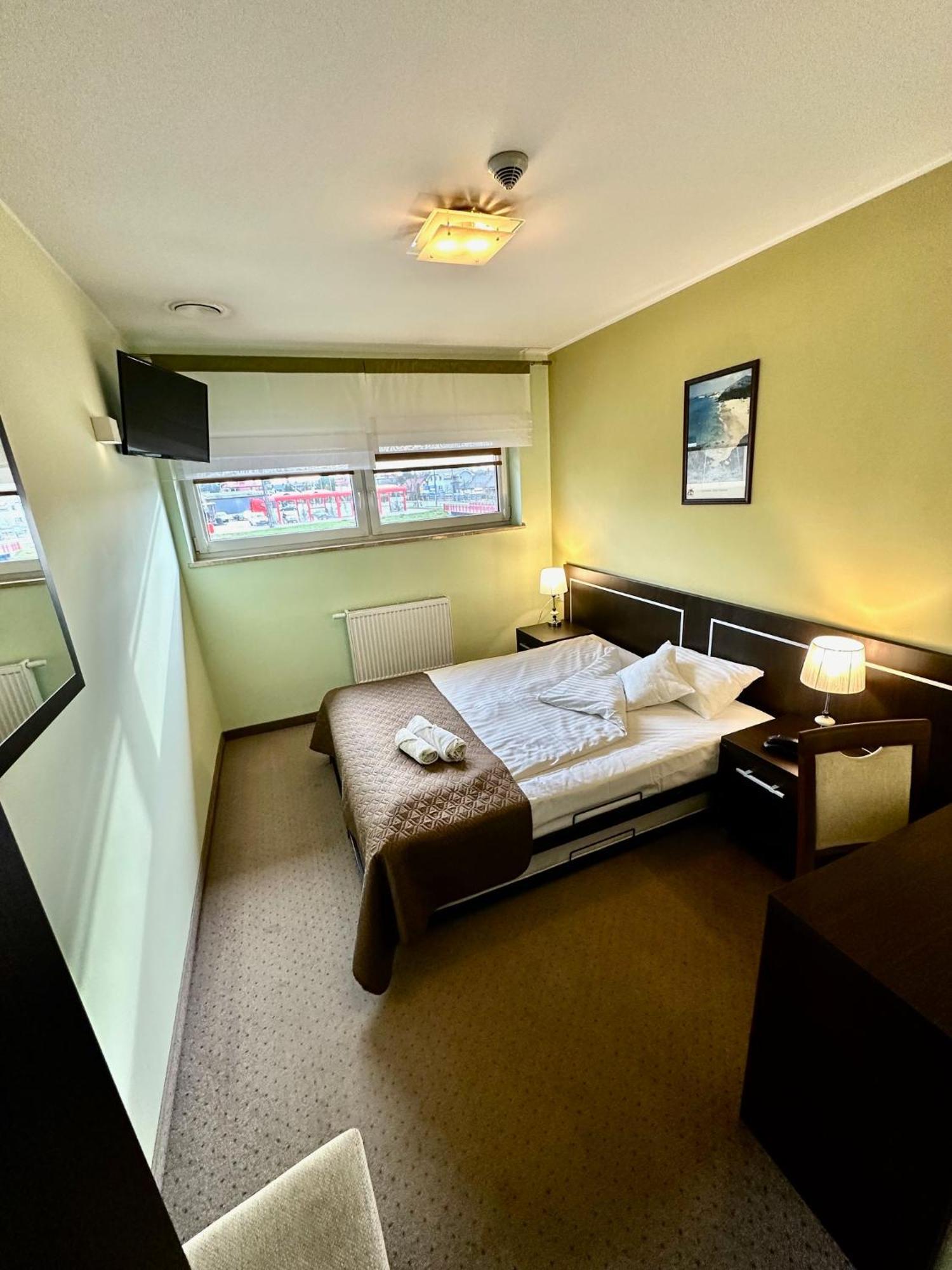 Hotel Pod Debami Ostrów Wielkopolski Εξωτερικό φωτογραφία