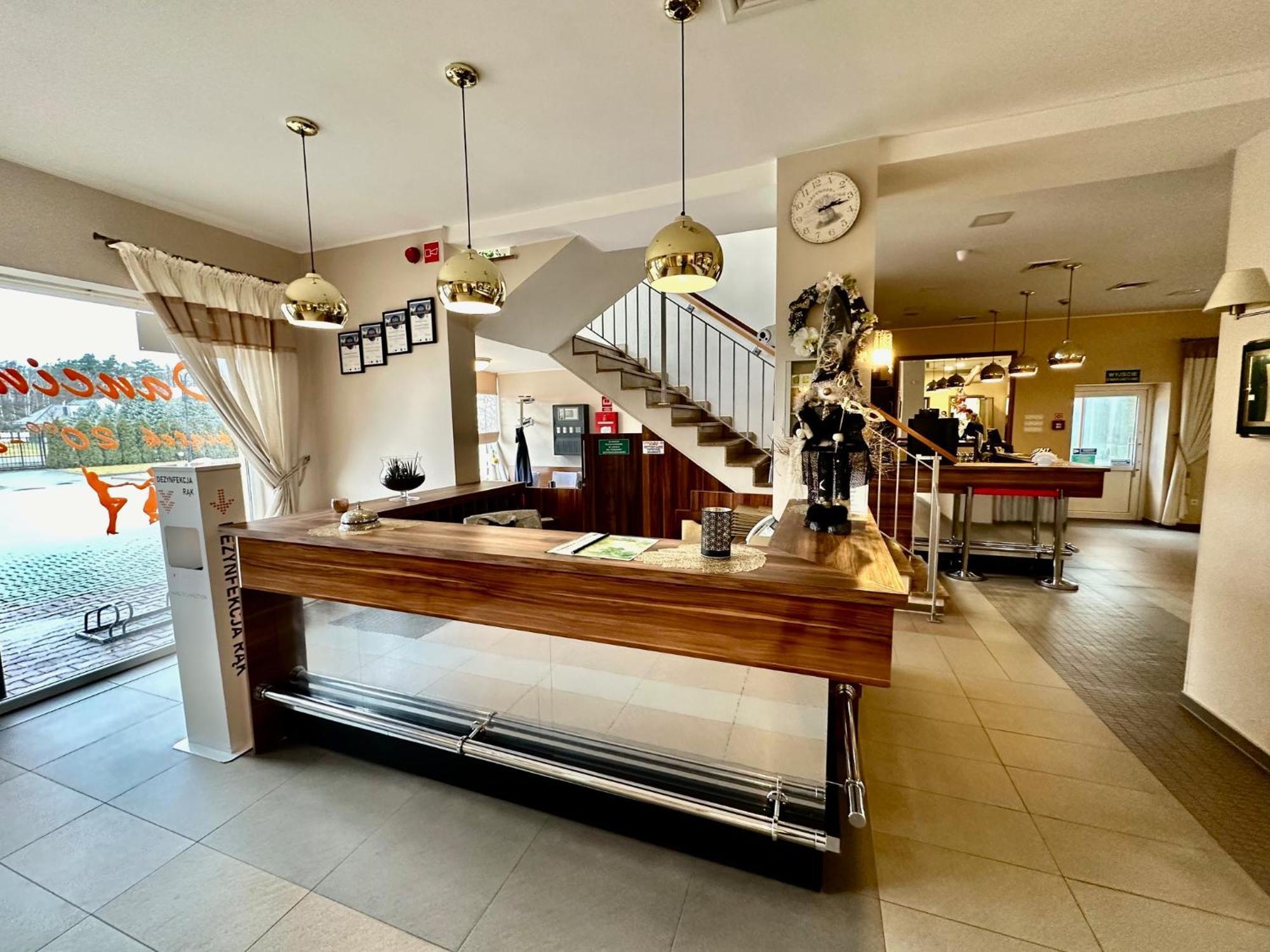 Hotel Pod Debami Ostrów Wielkopolski Εξωτερικό φωτογραφία