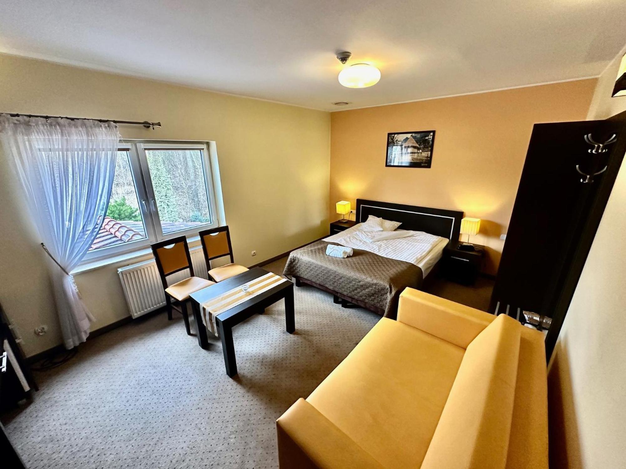 Hotel Pod Debami Ostrów Wielkopolski Εξωτερικό φωτογραφία